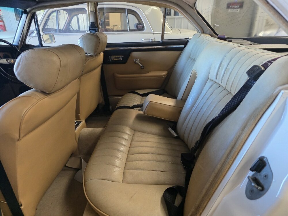 1972 DAIMLER SOVEREIGN SER I 4.2 3 SP AUTOMATIC 4D SEDAN