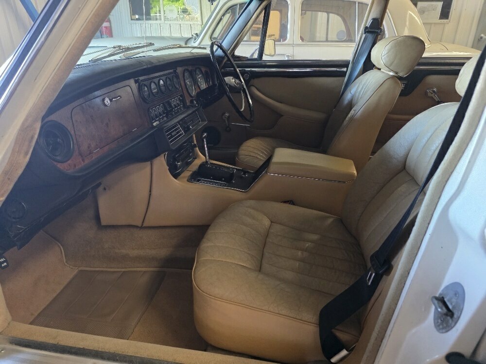 1972 DAIMLER SOVEREIGN SER I 4.2 3 SP AUTOMATIC 4D SEDAN