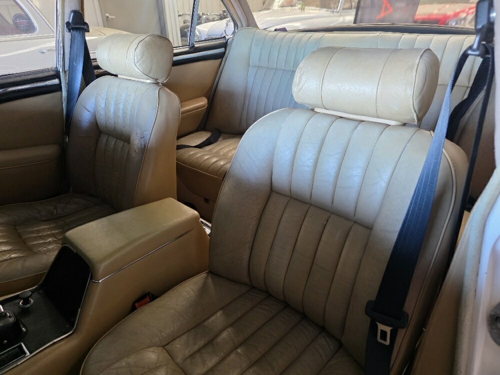1972 DAIMLER SOVEREIGN SER I 4.2 3 SP AUTOMATIC 4D SEDAN