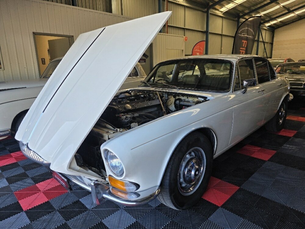 1972 DAIMLER SOVEREIGN SER I 4.2 3 SP AUTOMATIC 4D SEDAN