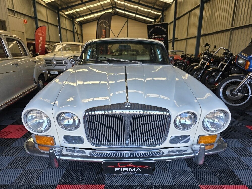 1972 DAIMLER SOVEREIGN SER I 4.2 3 SP AUTOMATIC 4D SEDAN