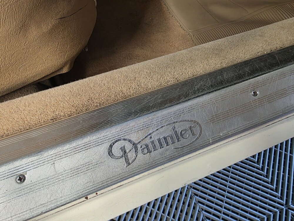 1972 DAIMLER SOVEREIGN SER I 4.2 3 SP AUTOMATIC 4D SEDAN