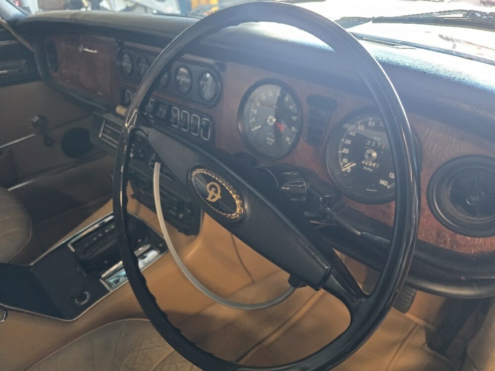 1972 DAIMLER SOVEREIGN SER I 4.2 3 SP AUTOMATIC 4D SEDAN