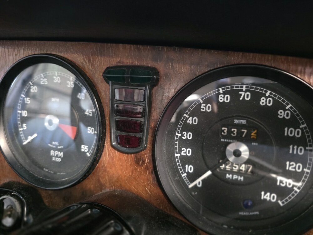 1972 DAIMLER SOVEREIGN SER I 4.2 3 SP AUTOMATIC 4D SEDAN