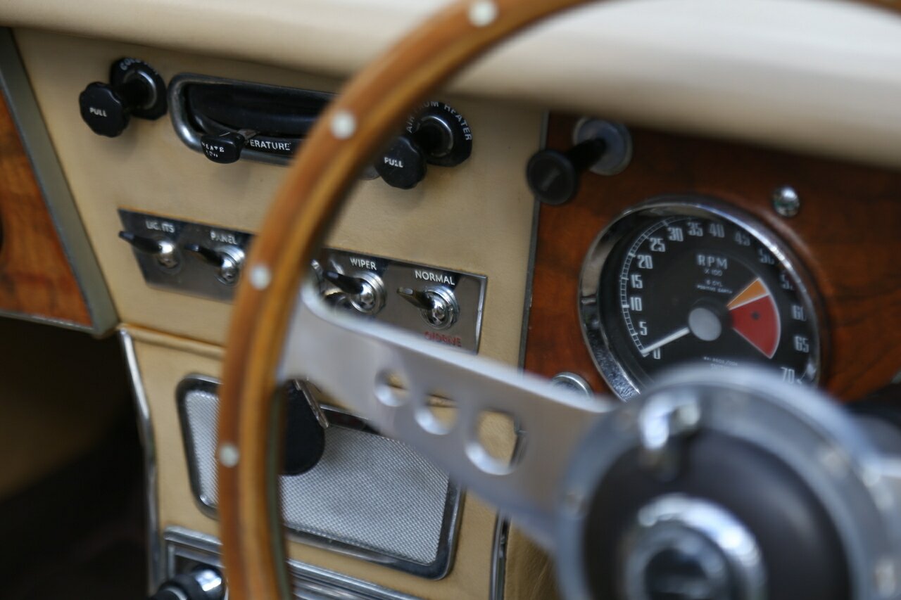 1966 AUSTIN HEALEY 3000 MK III BJ8 4 SP MANUAL + O/DRIVE 2D ROADSTER