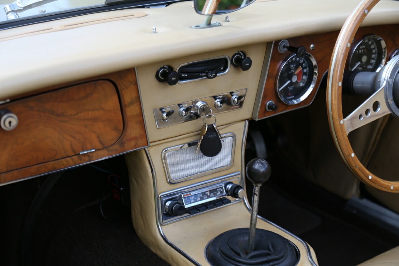 1966 AUSTIN HEALEY 3000 MK III BJ8 4 SP MANUAL + O/DRIVE 2D ROADSTER