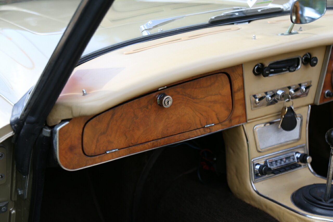 1966 AUSTIN HEALEY 3000 MK III BJ8 4 SP MANUAL + O/DRIVE 2D ROADSTER