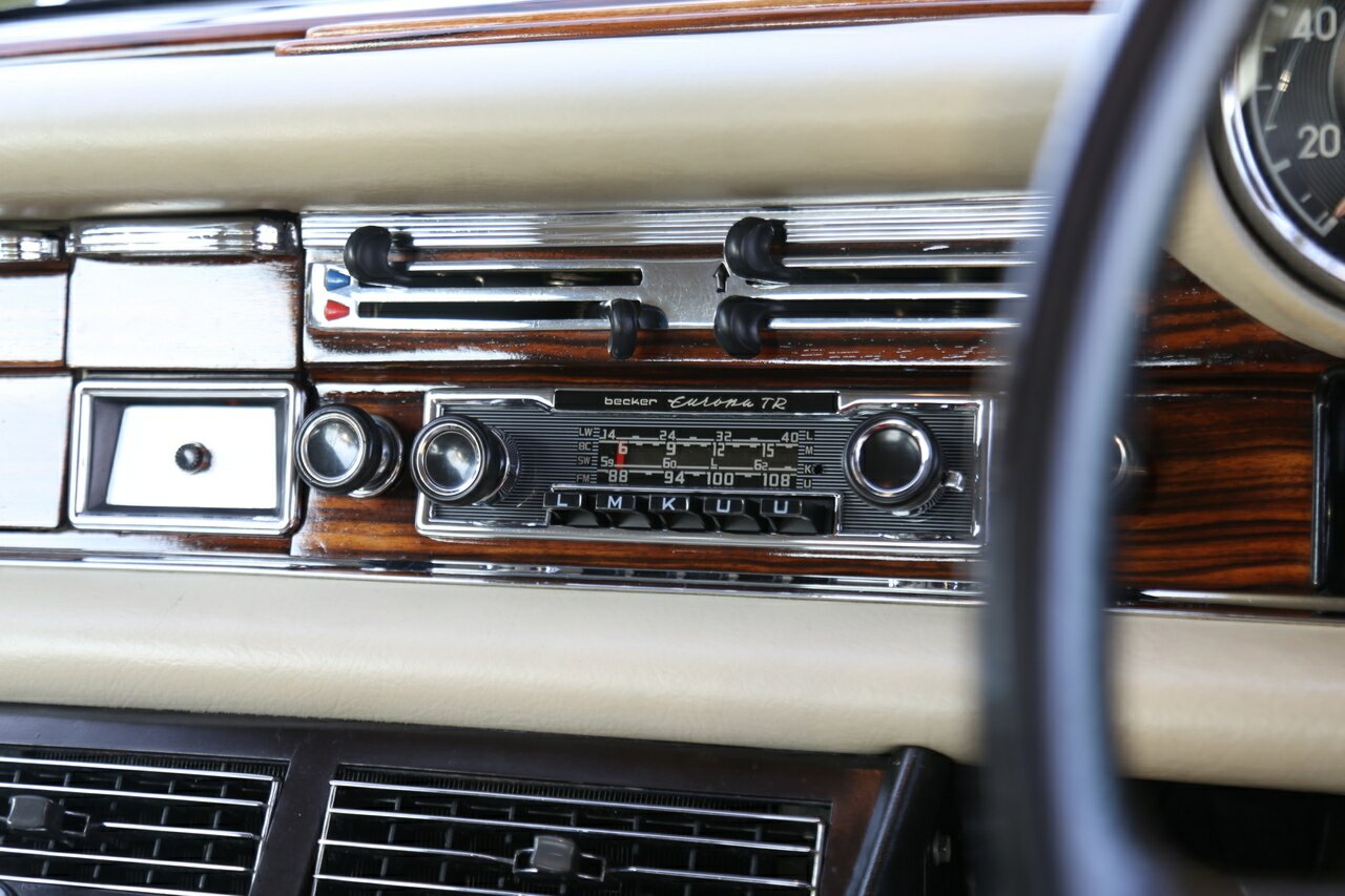1968 MERCEDES-BENZ 280 SE 3 SP AUTOMATIC 2D COUPE
