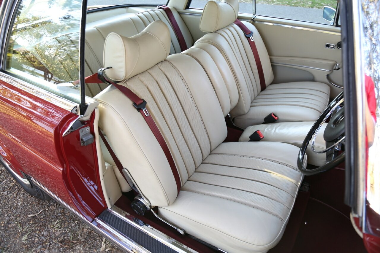 1968 MERCEDES-BENZ 280 SE 3 SP AUTOMATIC 2D COUPE