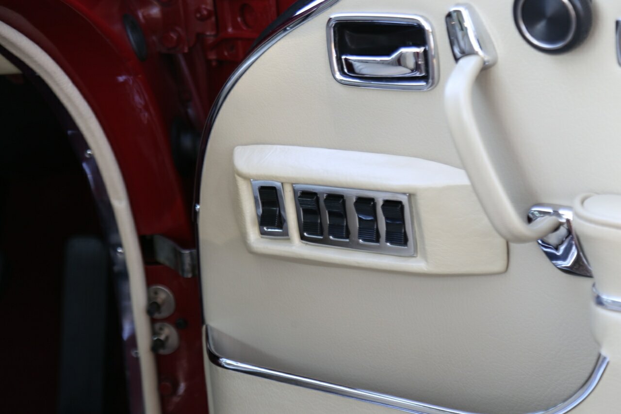 1968 MERCEDES-BENZ 280 SE 3 SP AUTOMATIC 2D COUPE