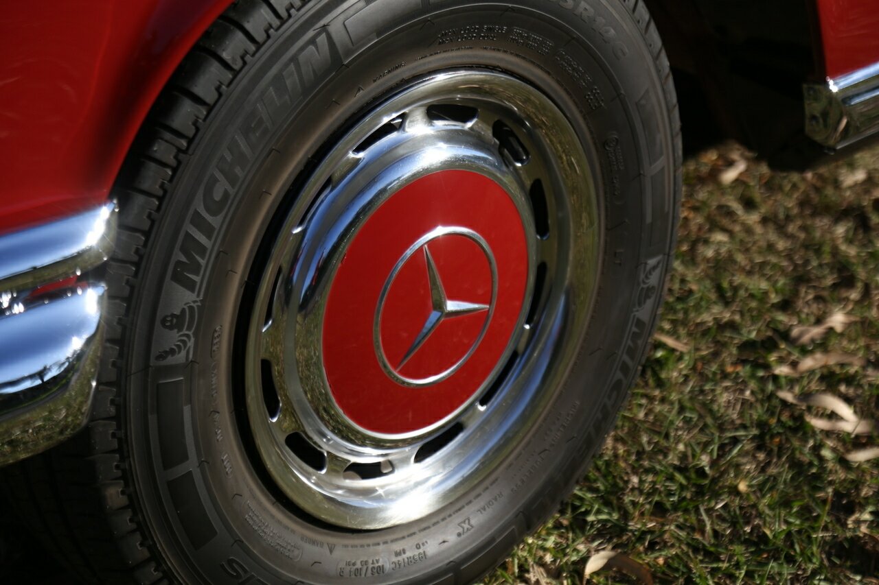 1968 MERCEDES-BENZ 280 SE 3 SP AUTOMATIC 2D COUPE