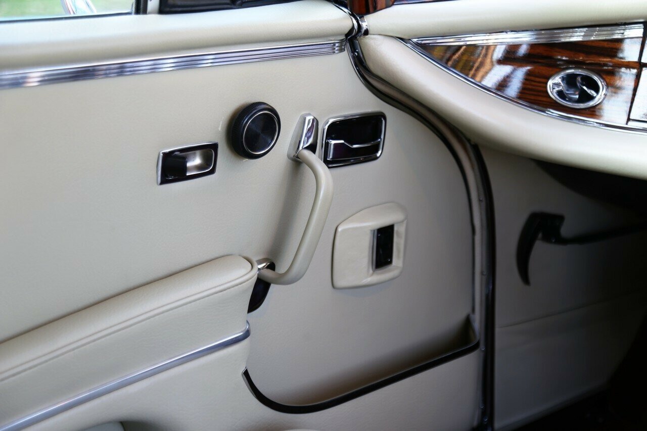 1968 MERCEDES-BENZ 280 SE 3 SP AUTOMATIC 2D COUPE