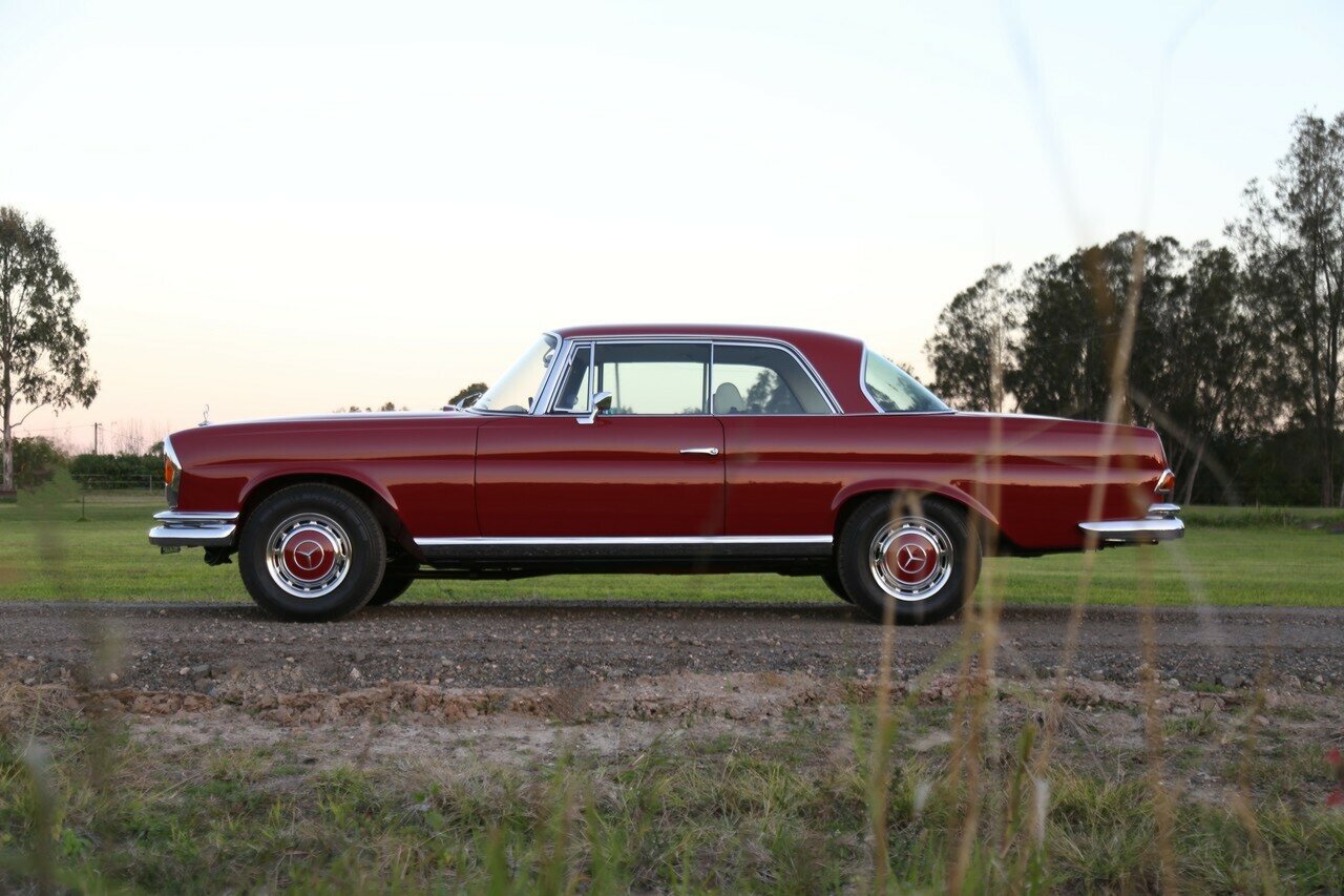 1968 MERCEDES-BENZ 280 SE 3 SP AUTOMATIC 2D COUPE