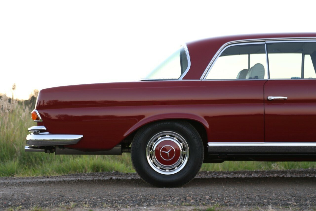 1968 MERCEDES-BENZ 280 SE 3 SP AUTOMATIC 2D COUPE