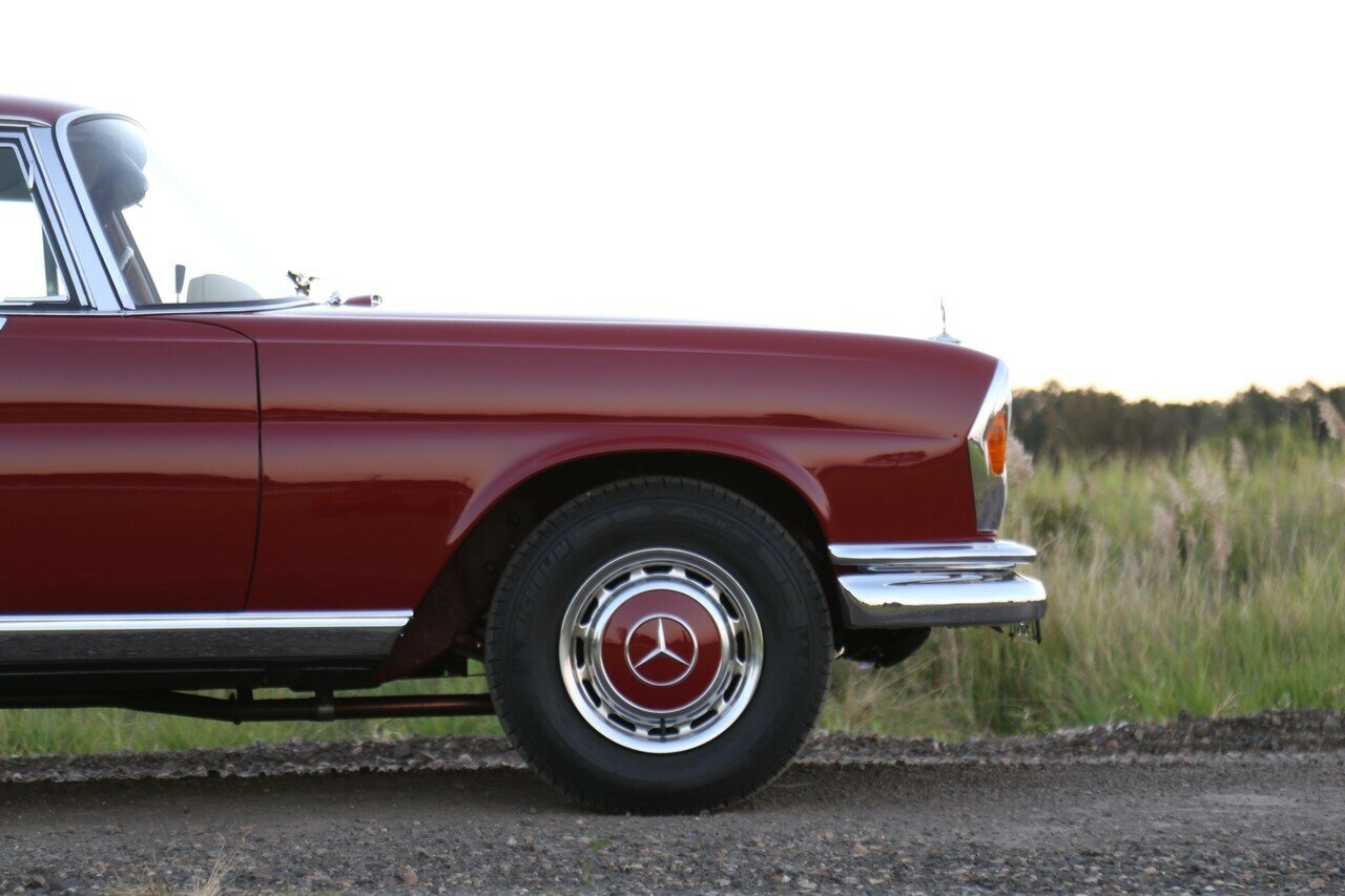 1968 MERCEDES-BENZ 280 SE 3 SP AUTOMATIC 2D COUPE
