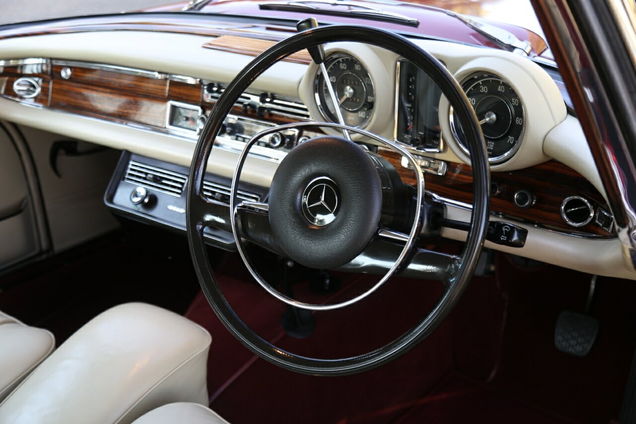 1968 MERCEDES-BENZ 280 SE 3 SP AUTOMATIC 2D COUPE