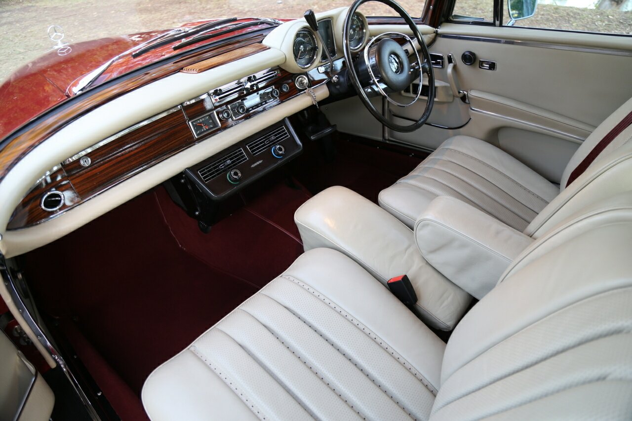 1968 MERCEDES-BENZ 280 SE 3 SP AUTOMATIC 2D COUPE