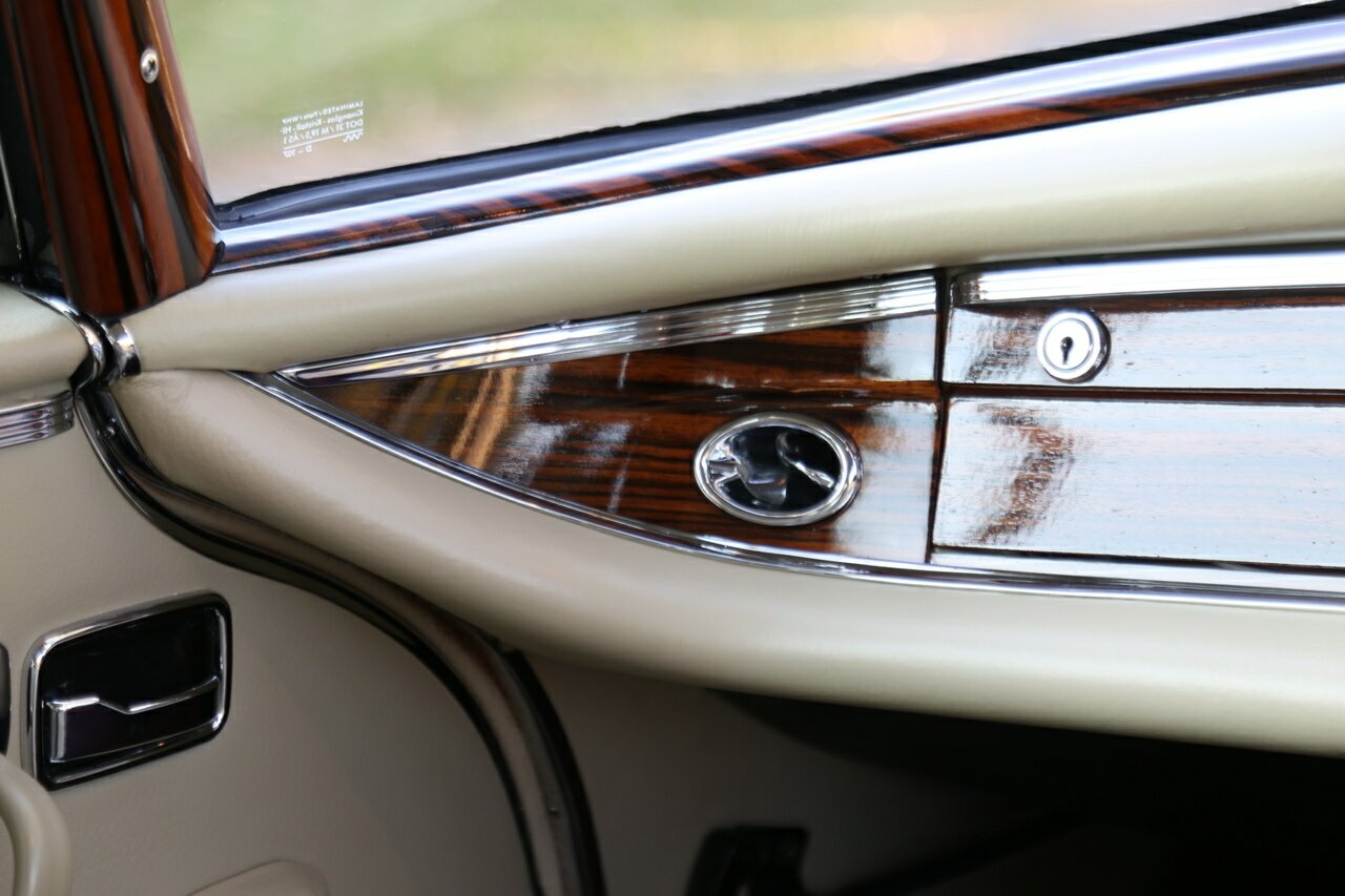 1968 MERCEDES-BENZ 280 SE 3 SP AUTOMATIC 2D COUPE