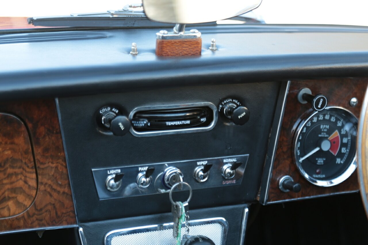 1964 AUSTIN HEALEY 3000 MK III BJ8 4 SP MAN + OVERDRIVE 2D CONVERTIBLE