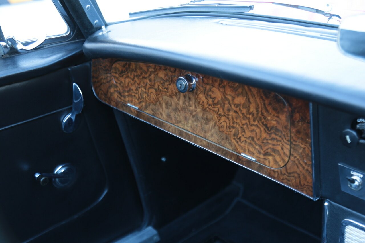 1964 AUSTIN HEALEY 3000 MK III BJ8 4 SP MAN + OVERDRIVE 2D CONVERTIBLE