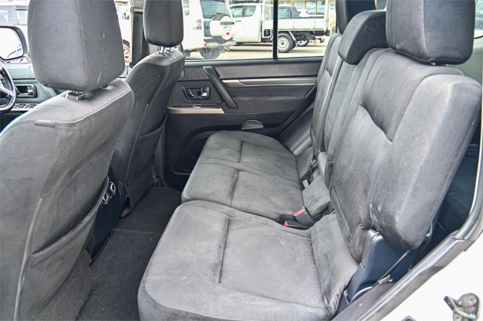2012 MITSUBISHI PAJERO NW MY12 GLX LWB (4x4) 5 SP AUTO SPORTS MODE 4D WAGON