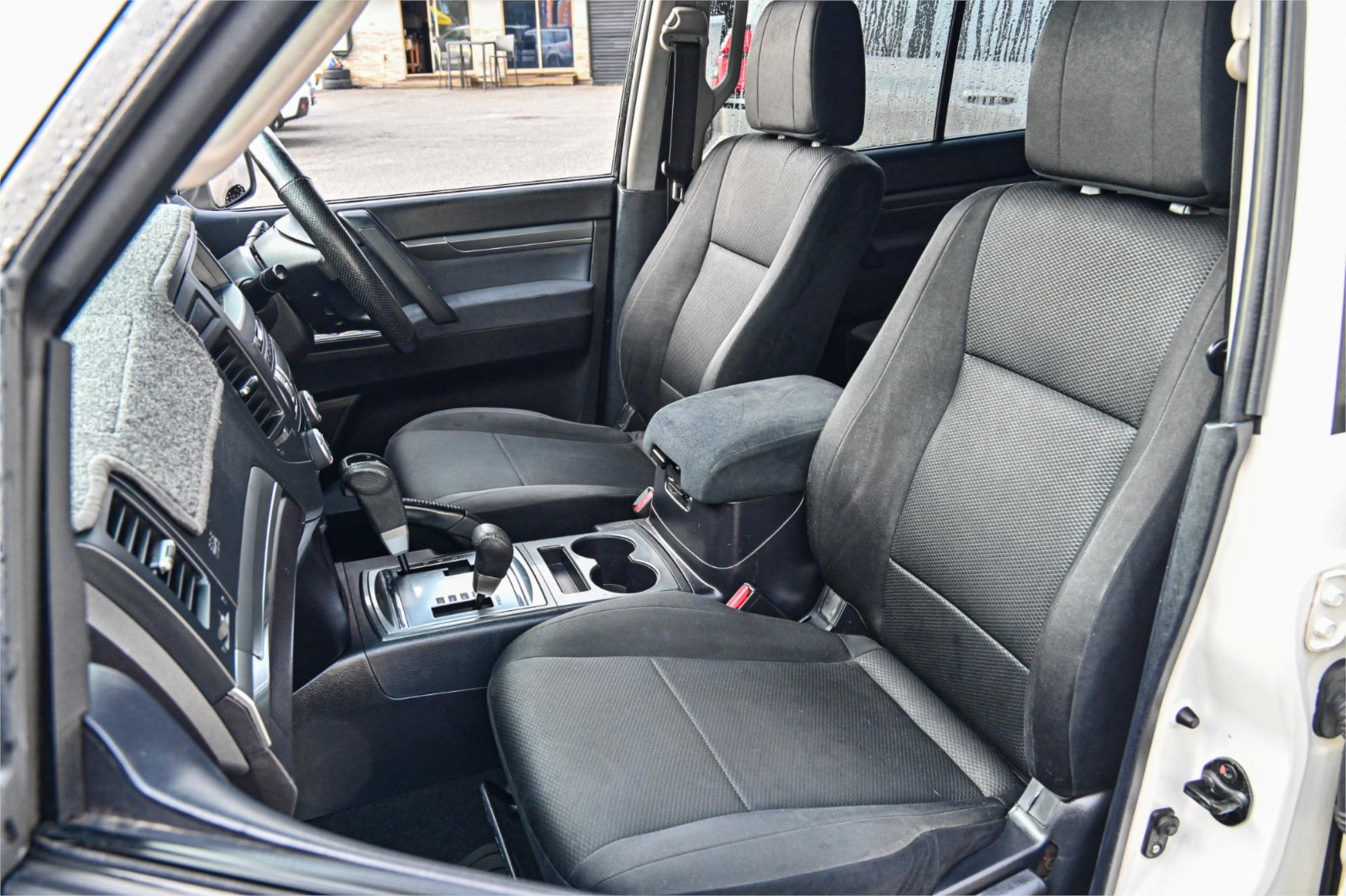 2009 MITSUBISHI PAJERO NT MY10 RX (4x4) 5 SP AUTO SPORTS MODE 4D WAGON
