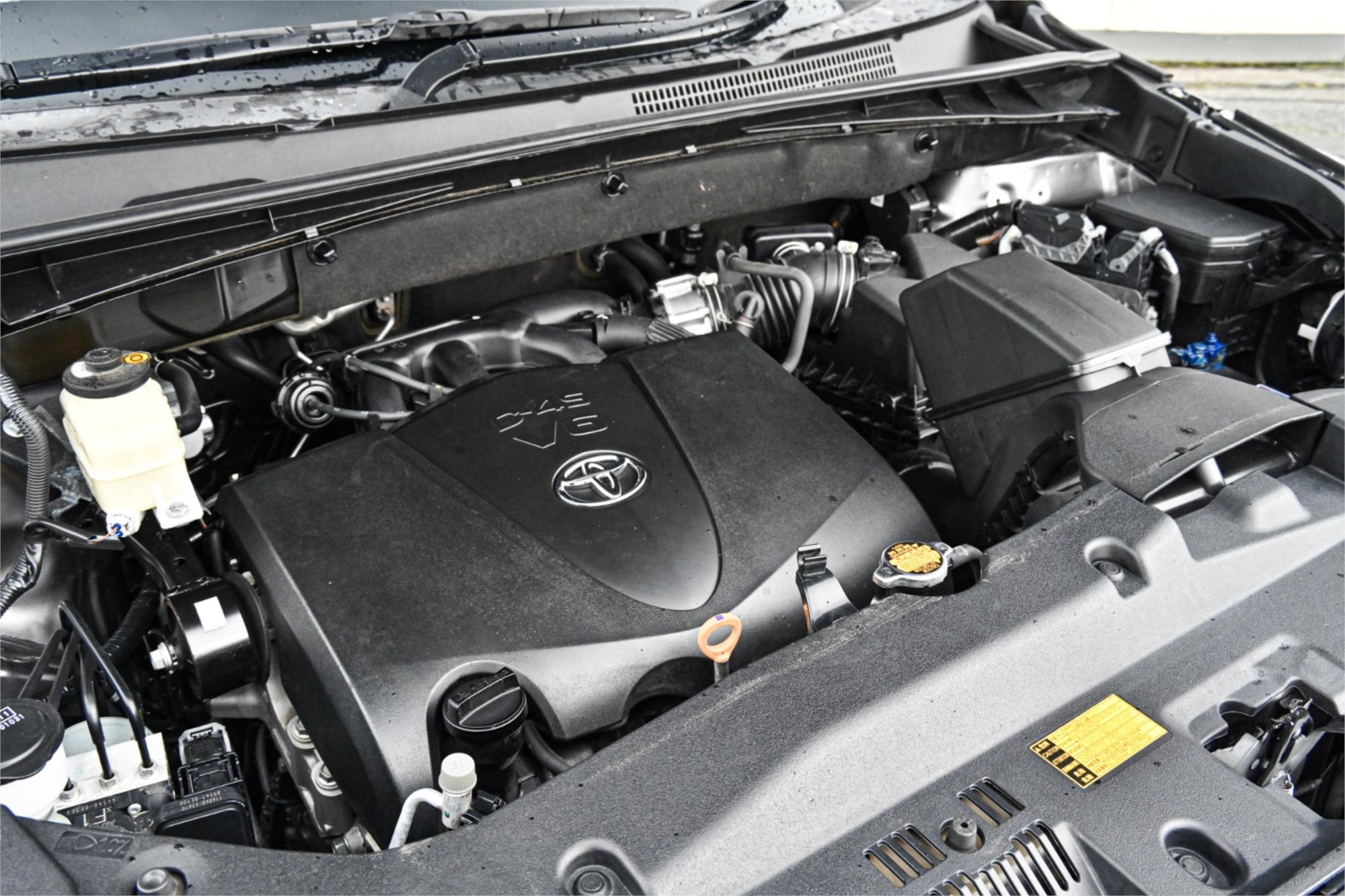 2017 TOYOTA KLUGER GSU50R MY17 GX (4x2) 8 SP AUTOMATIC 4D WAGON