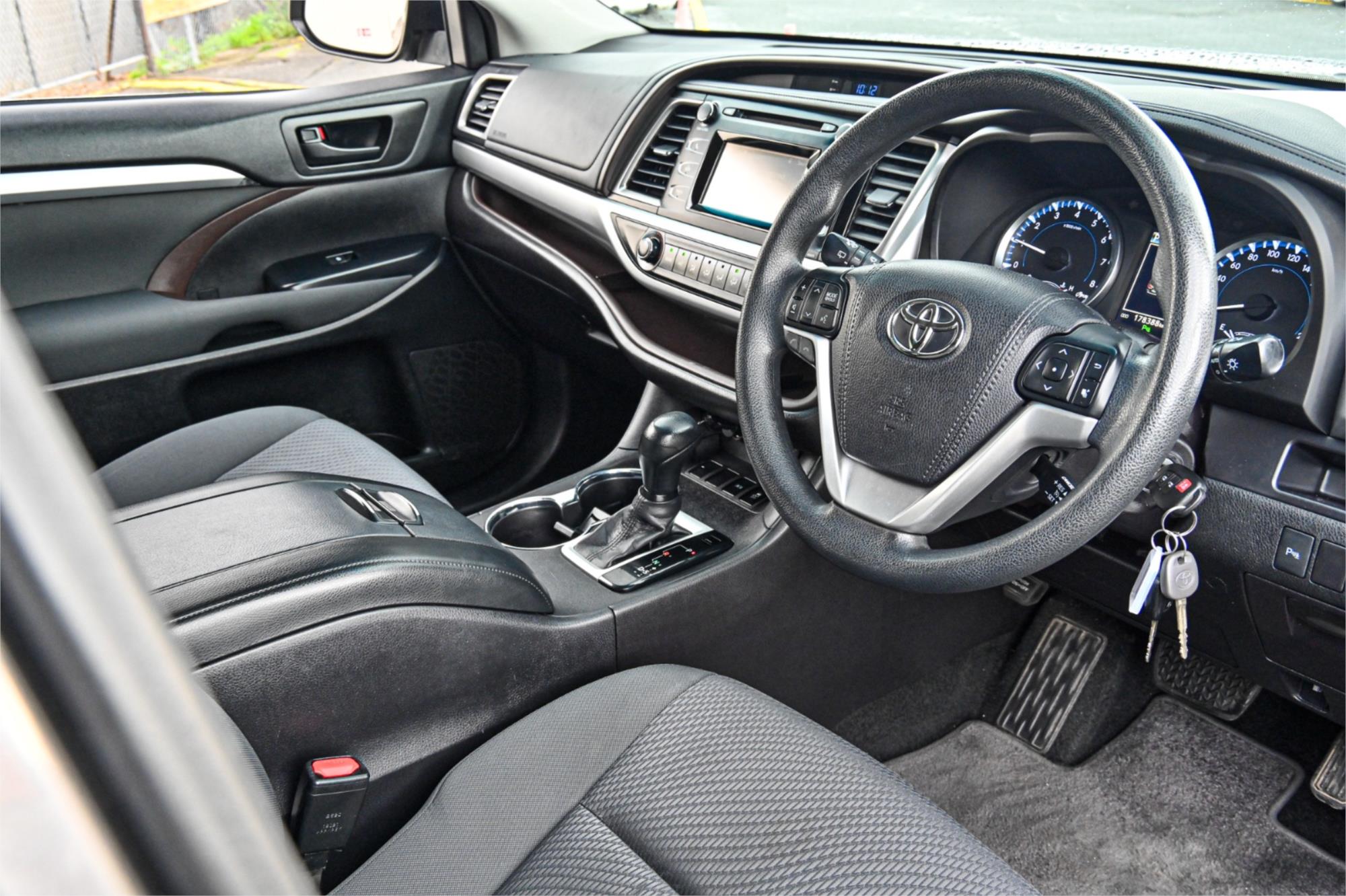 2017 TOYOTA KLUGER GSU50R MY17 GX (4x2) 8 SP AUTOMATIC 4D WAGON