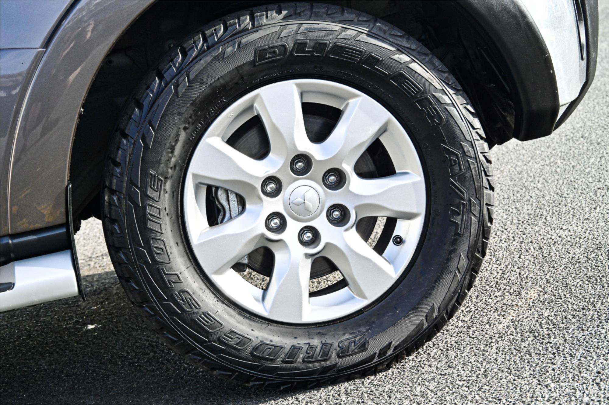 2013 MITSUBISHI PAJERO NW MY13 GLX-R LWB (4x4) 5 SP AUTO SPORTS MODE 4D WAGON