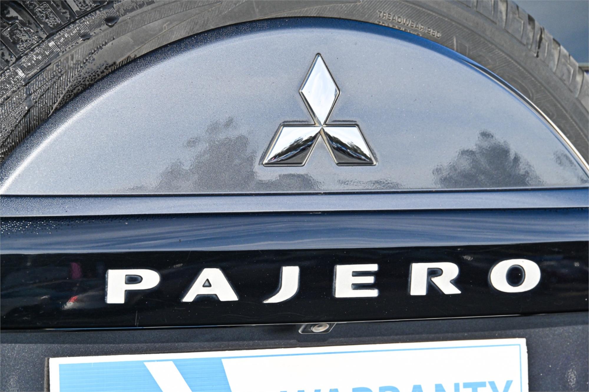2013 MITSUBISHI PAJERO NW MY13 GLX-R LWB (4x4) 5 SP AUTO SPORTS MODE 4D WAGON