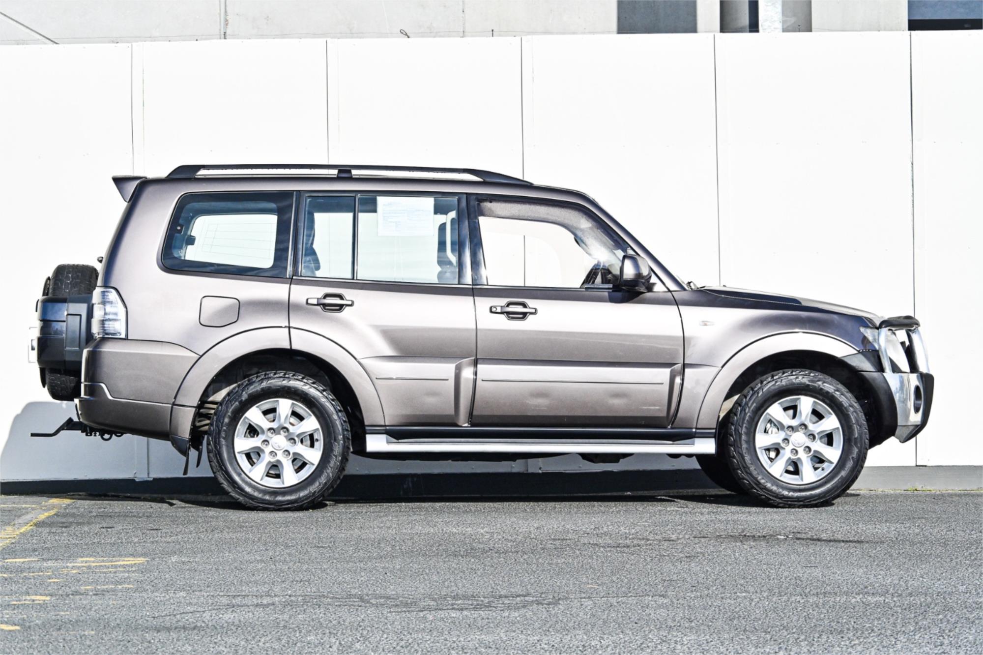 2013 MITSUBISHI PAJERO NW MY13 GLX-R LWB (4x4) 5 SP AUTO SPORTS MODE 4D WAGON