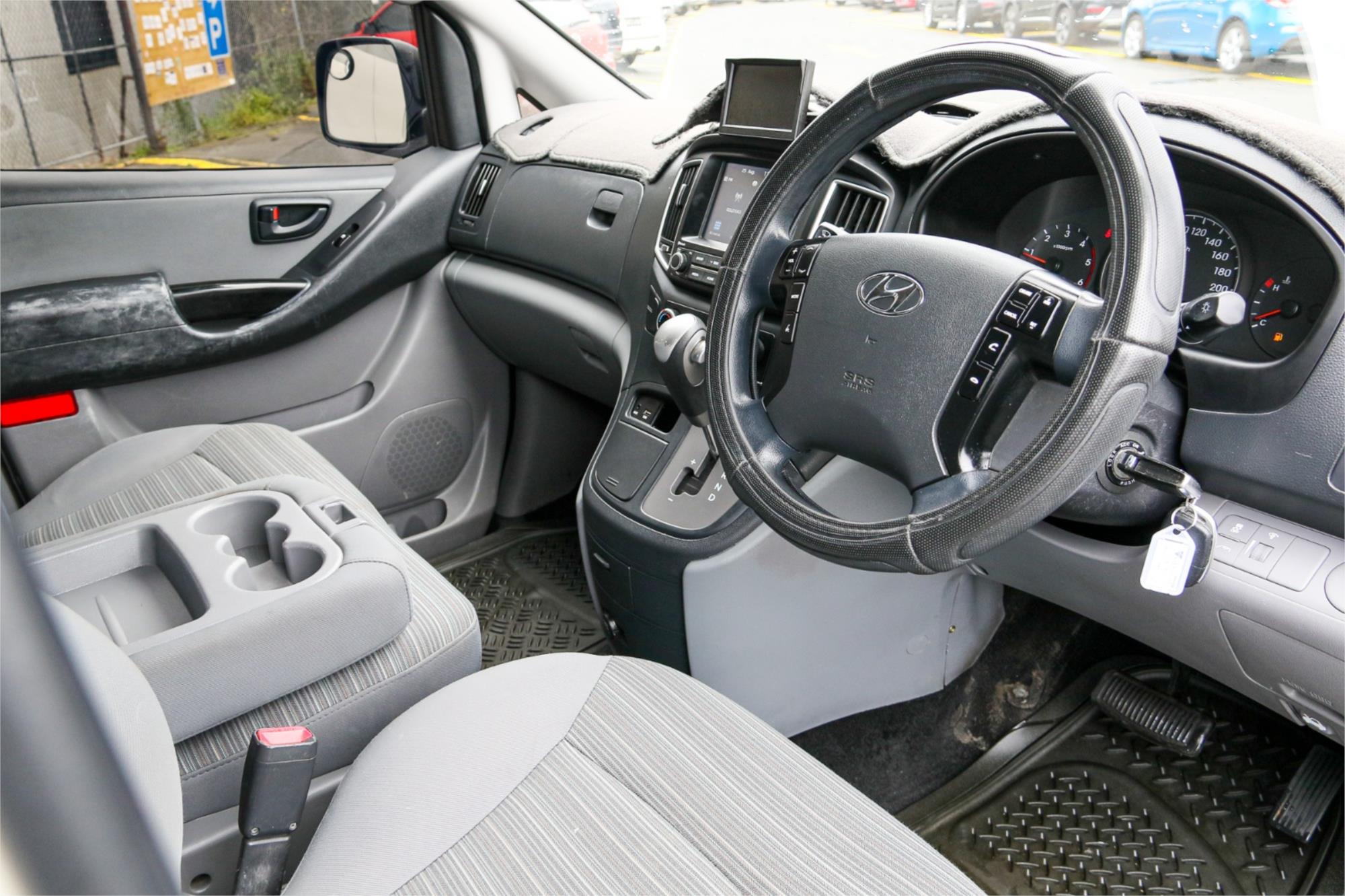 2020 HYUNDAI iLOAD TQ4 MY20 3S TWIN SWING 5 SP AUTOMATIC 4D VAN