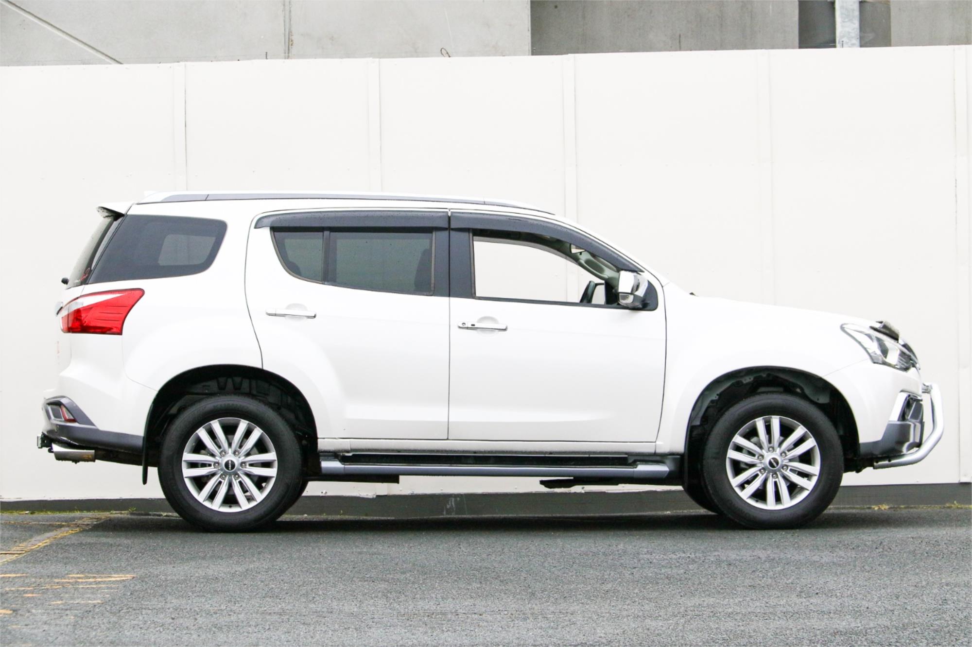 2017 ISUZU MU-X UC MY16.5 LS-T (4x2) 6 SP AUTOMATIC 4D WAGON