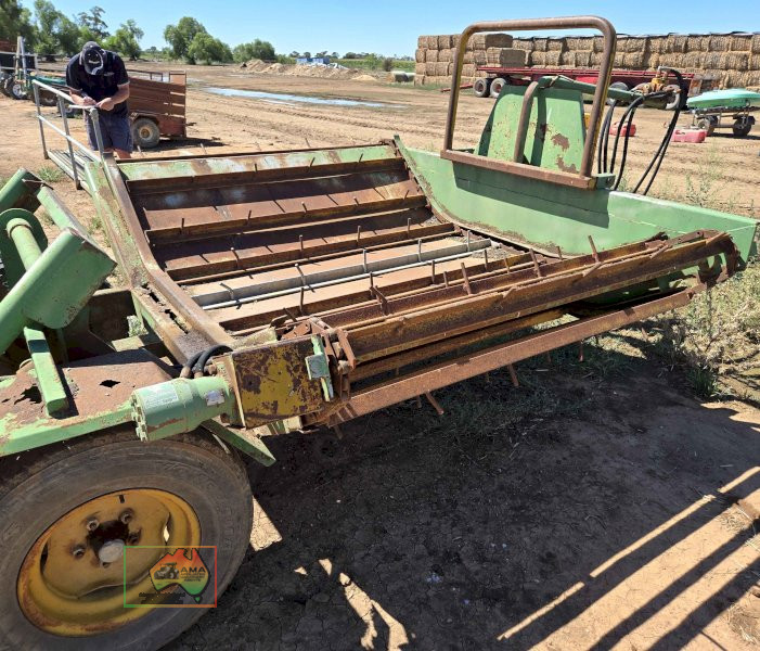 JN&R BALE BUGGY FEED OUT WAGON
