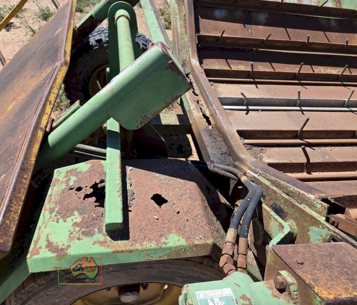 JN&R BALE BUGGY FEED OUT WAGON