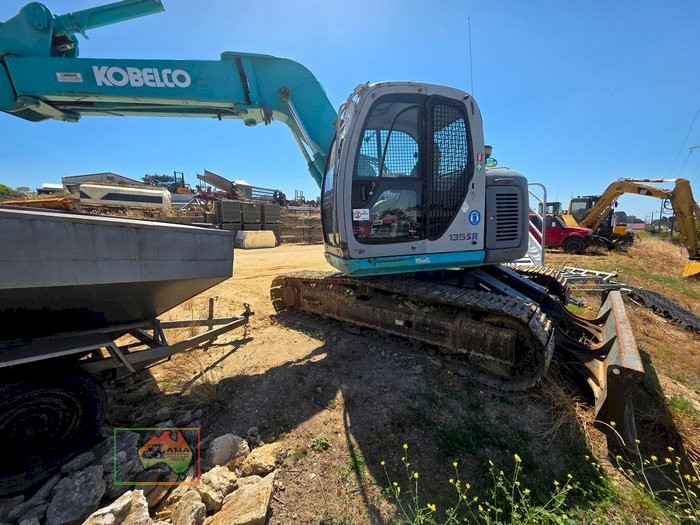 2004 KOBELCO SK135SR-7