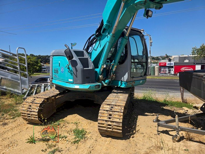 2004 KOBELCO SK135SR-7