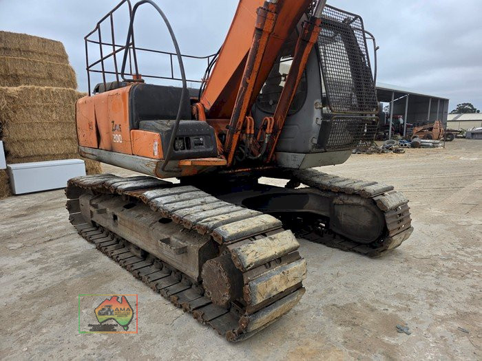 HITACHI ZX200