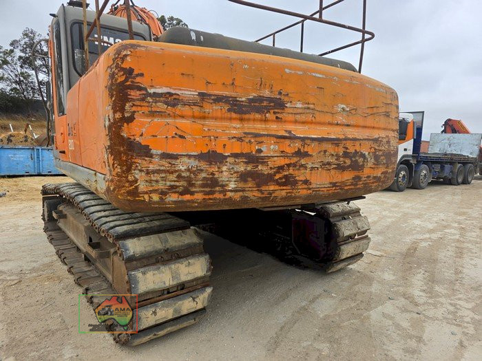HITACHI ZX200