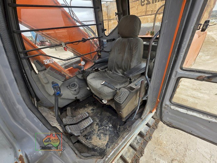 HITACHI ZX200