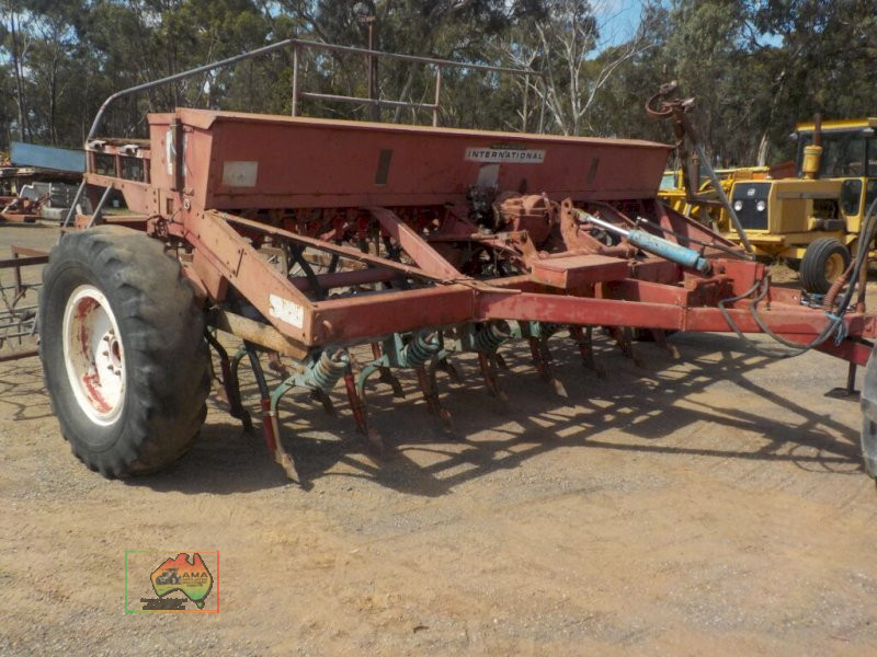 INTERNATIONAL 6-2 SEEDER