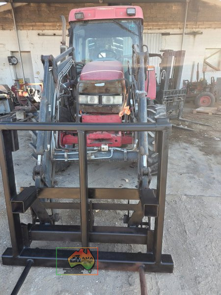 MCCORMICK CX-80 16 FWD ~ 8 REV TRACTOR