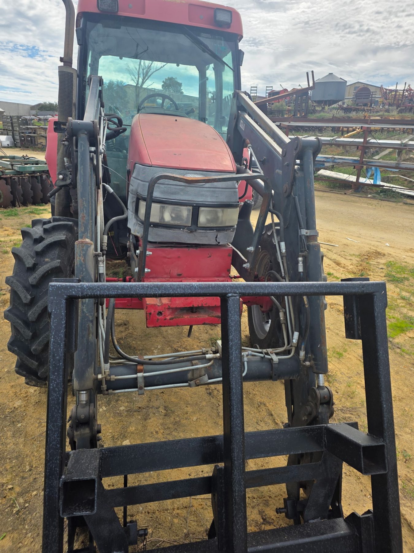 MCCORMICK CX-80 16 FWD ~ 8 REV TRACTOR