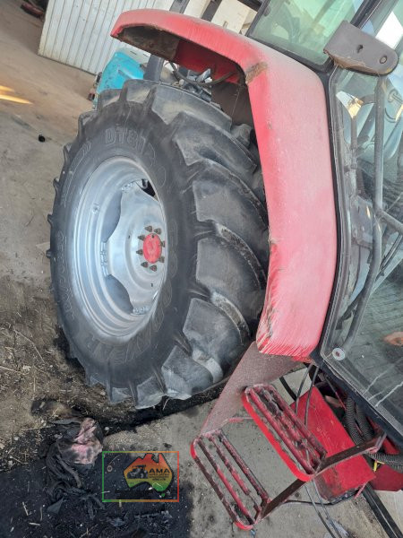 MCCORMICK CX-80 16 FWD ~ 8 REV TRACTOR