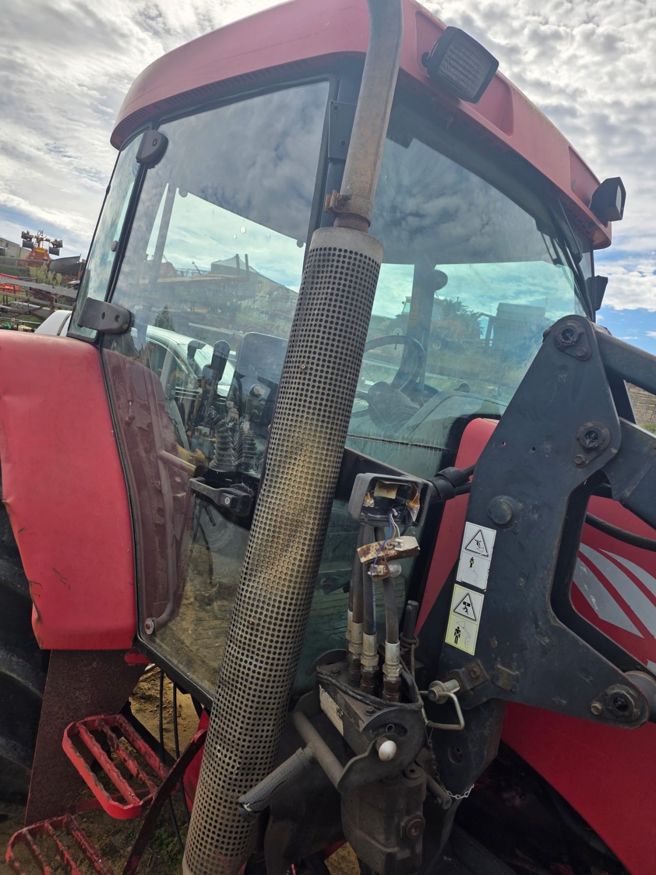 MCCORMICK CX-80 16 FWD ~ 8 REV TRACTOR