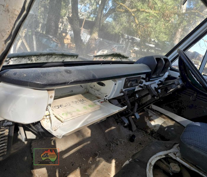 1972 TOYOTA DYNA MANUAL TRAY