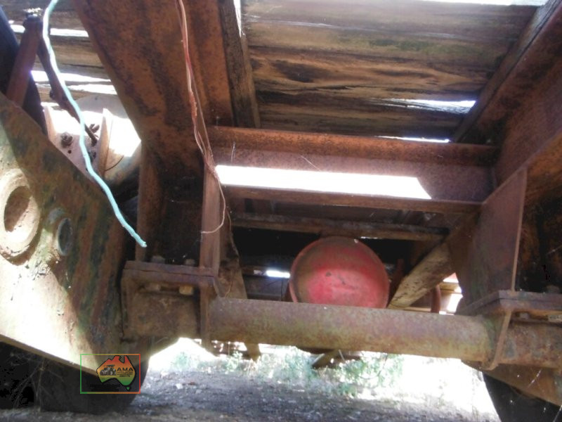 (11374) OLD LOW LOADER