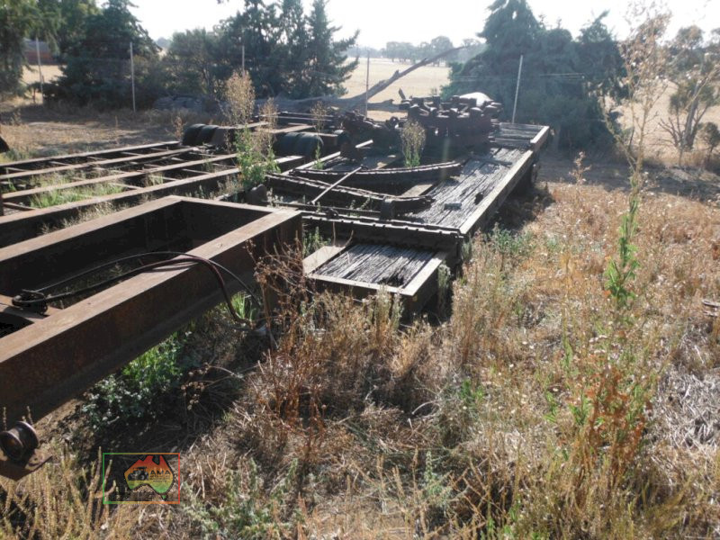 (11374) OLD LOW LOADER