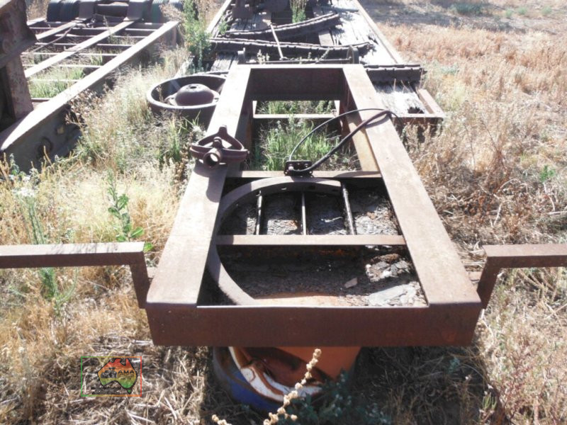 (11374) OLD LOW LOADER