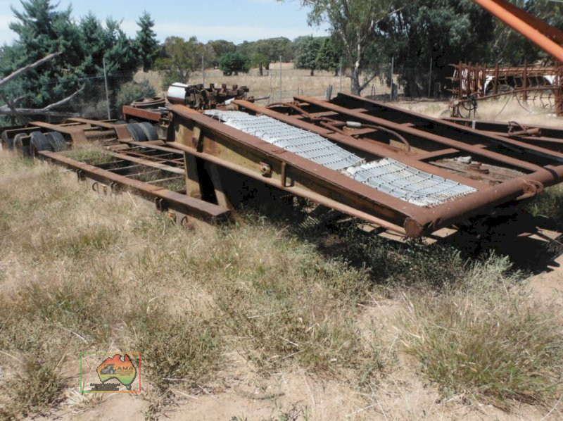 H/DUTY TRI-AXLE LOW LOADER TRAILER